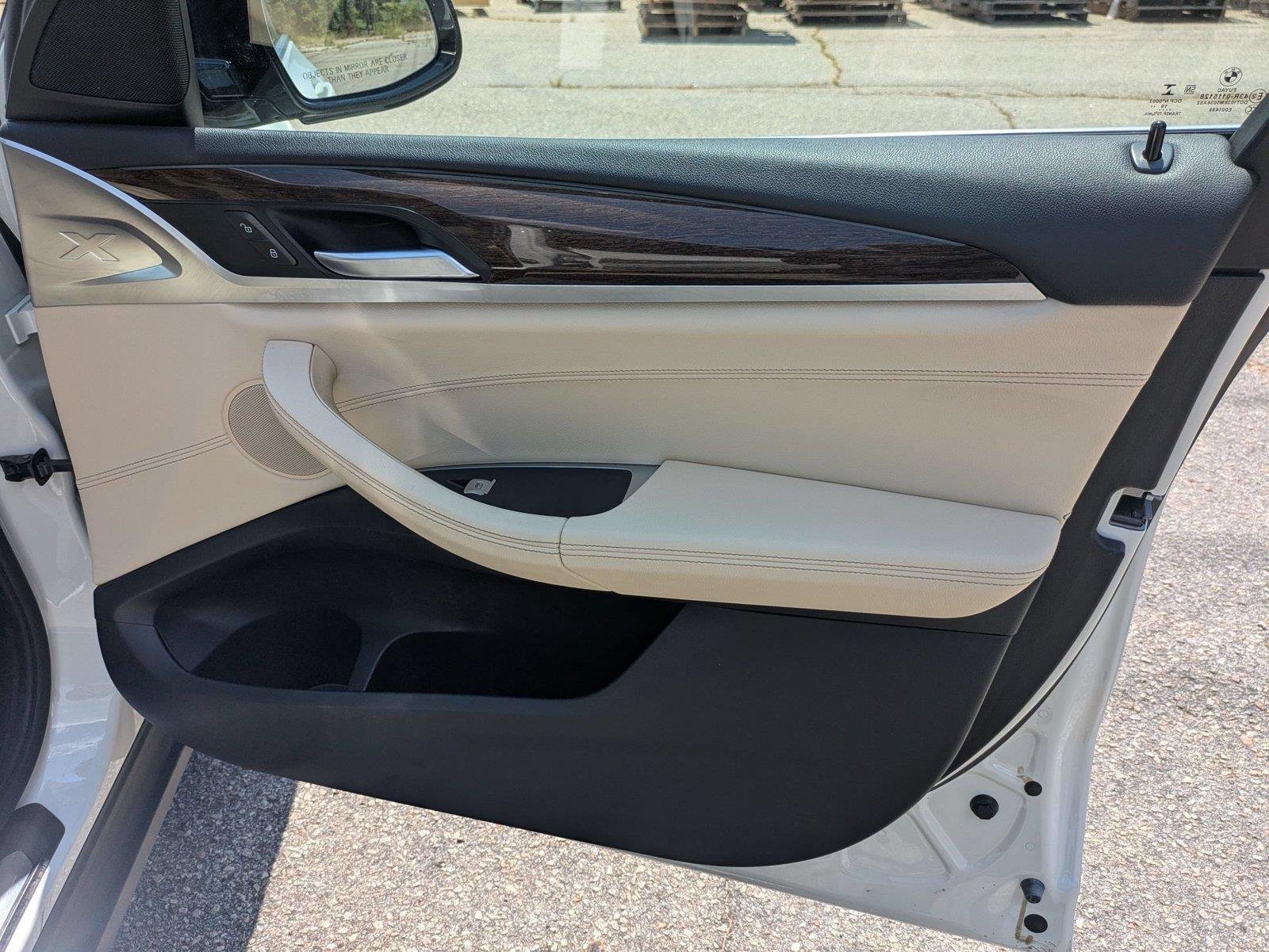Used 2020 Alpine White BMW sDrive30i image 32