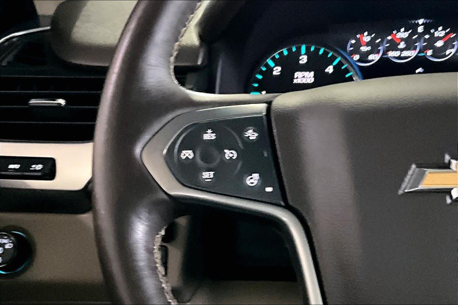 Used 2017 Iridescent Pearl Tricoat Chevrolet Premier image 24