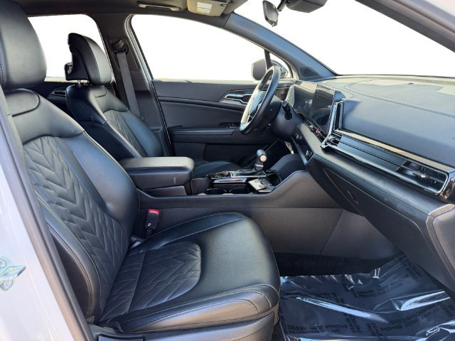 Used 2025 White Kia X-Line image 31