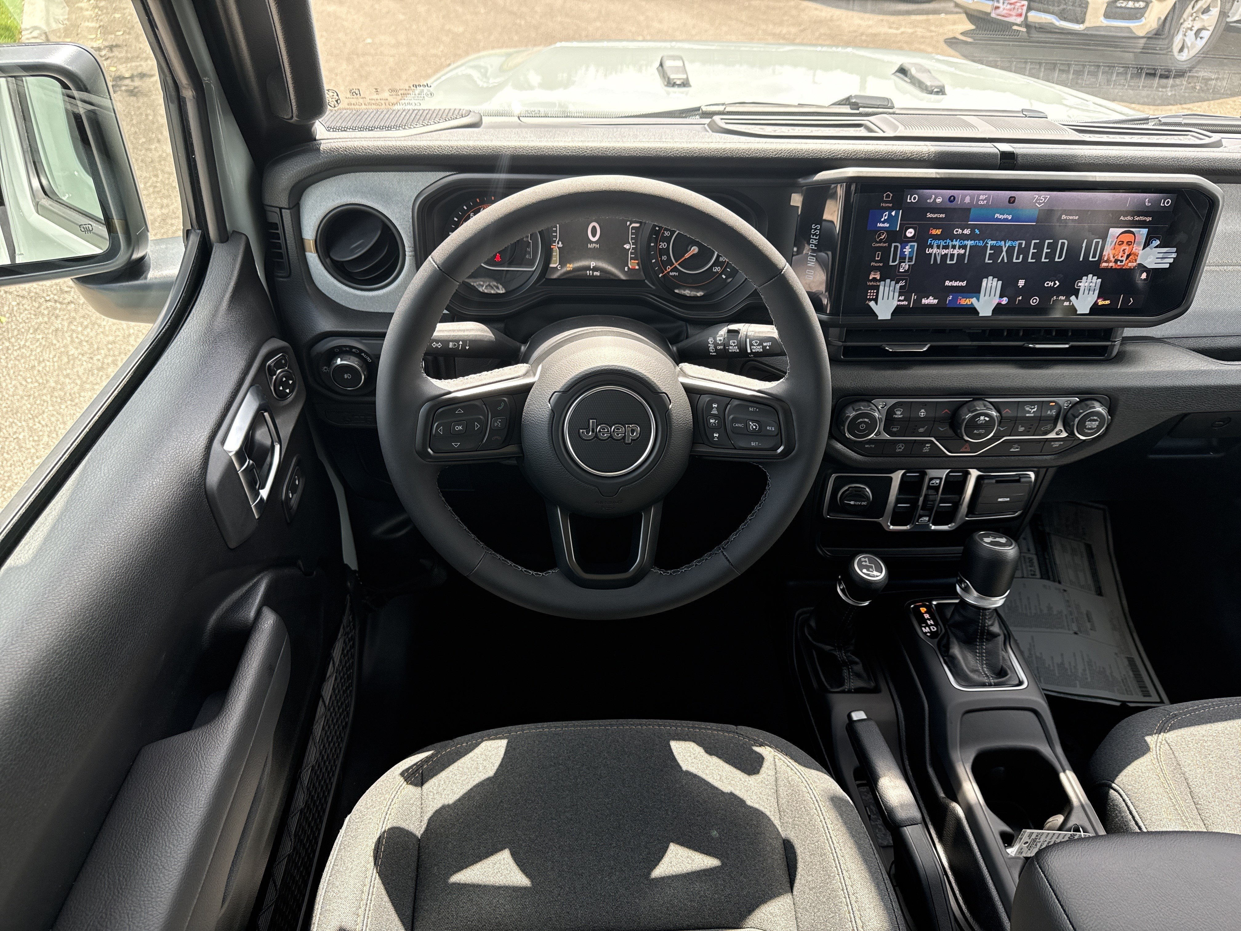 New 2026 Earl Clearcoat Jeep Sport S image 23