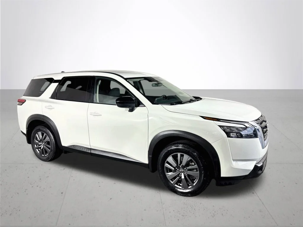 Used 2024 White Nissan S image 4