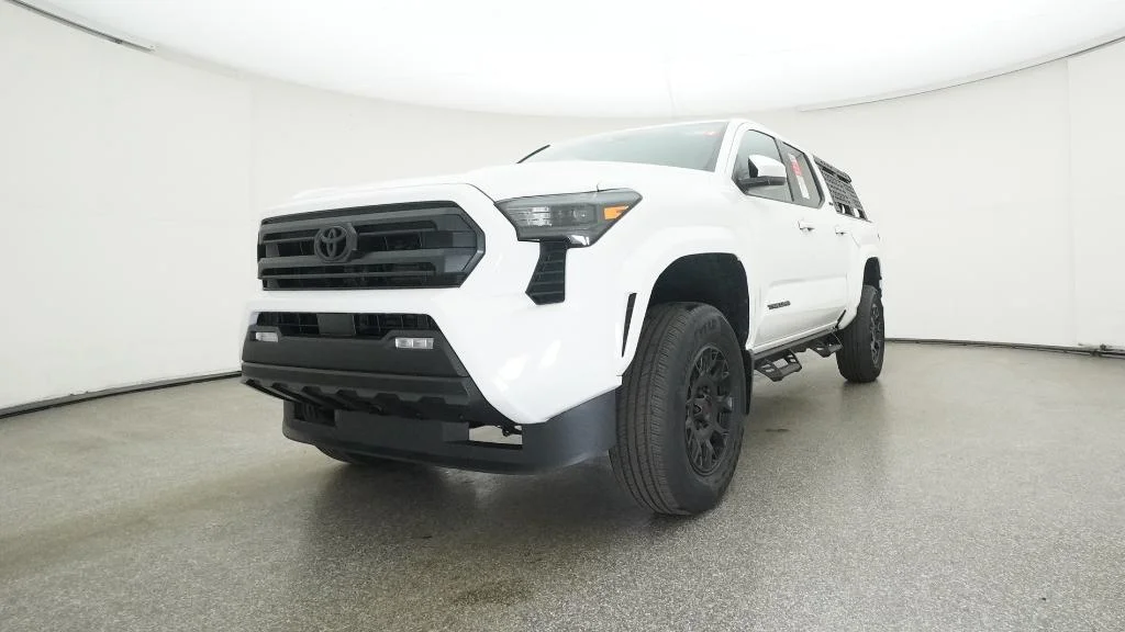 2025 Toyota Tacoma SR5 - Photo 22