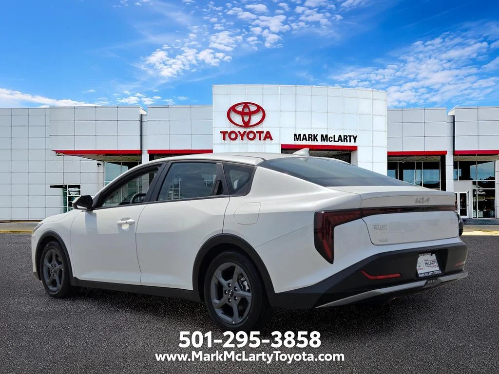 Used 2025 White Kia LXS image 3