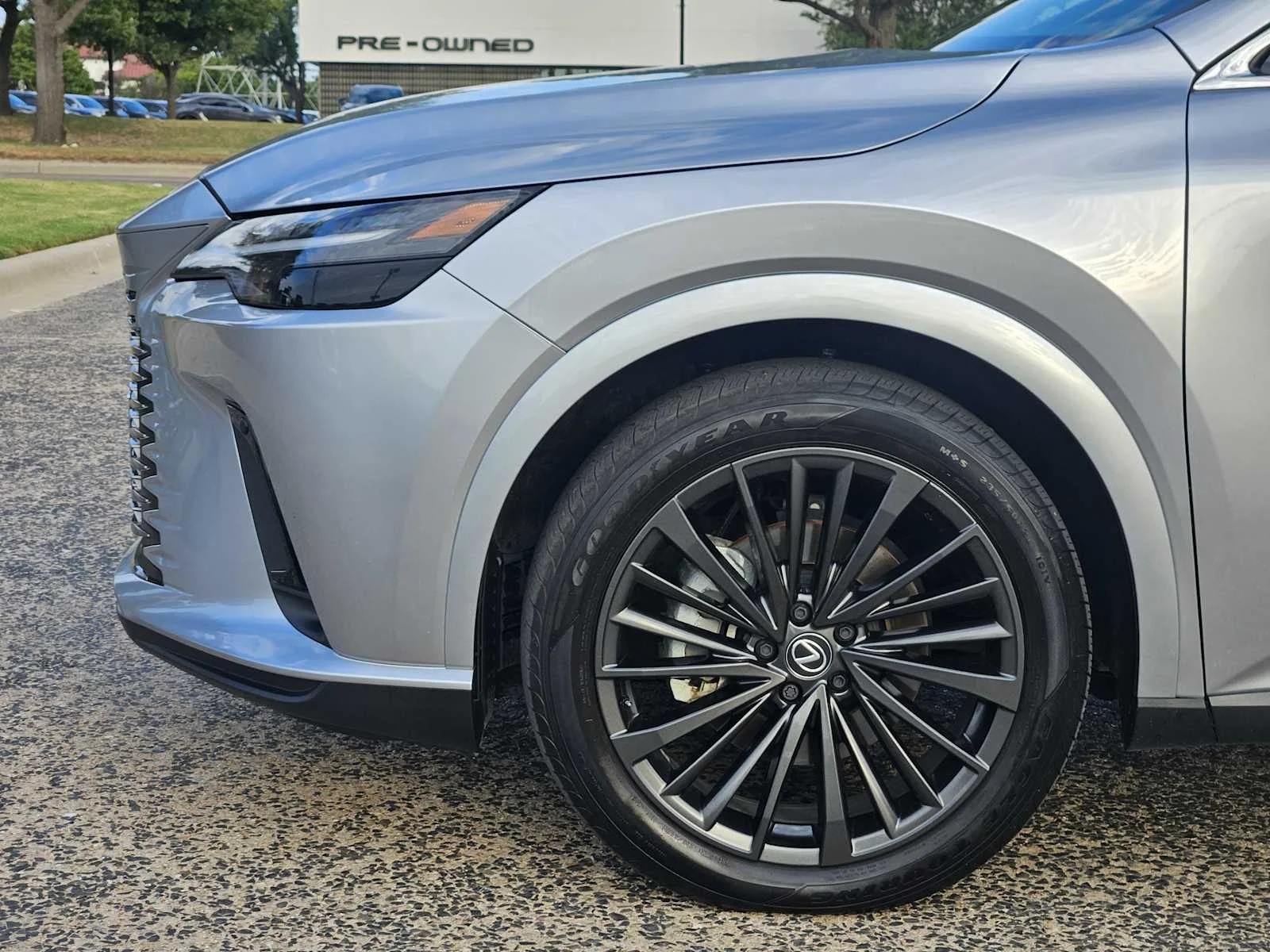 Certified Used 2025 IRIDIUM Lexus Premium image 5