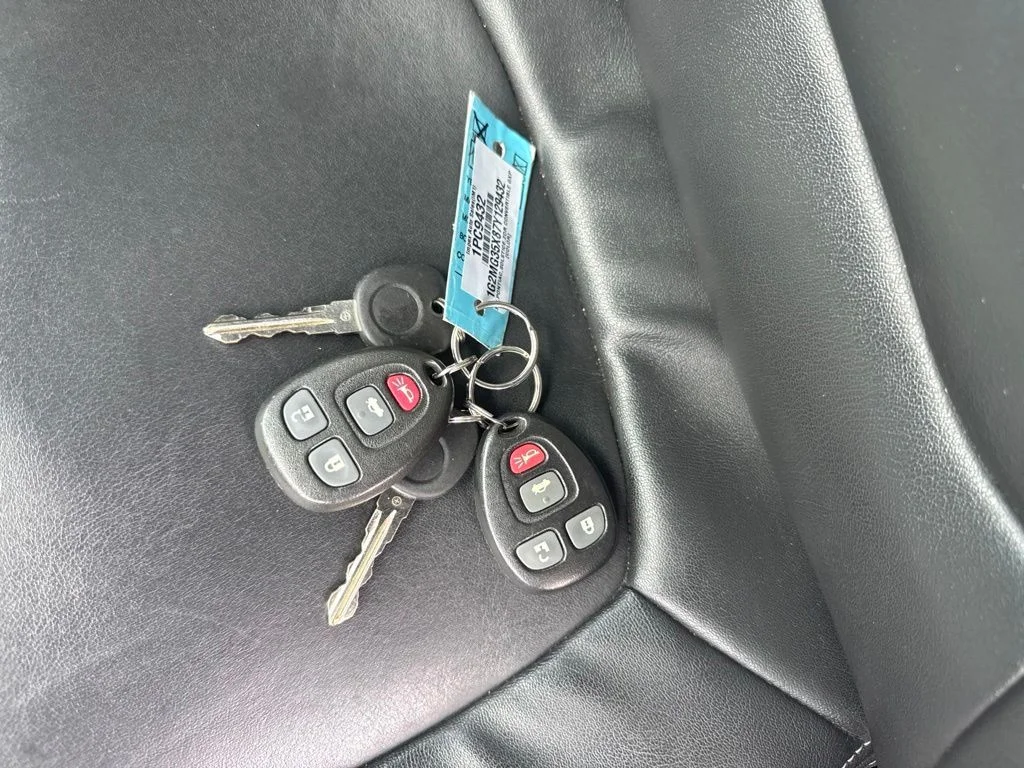 Used 2007 Silver Pontiac GXP image 15