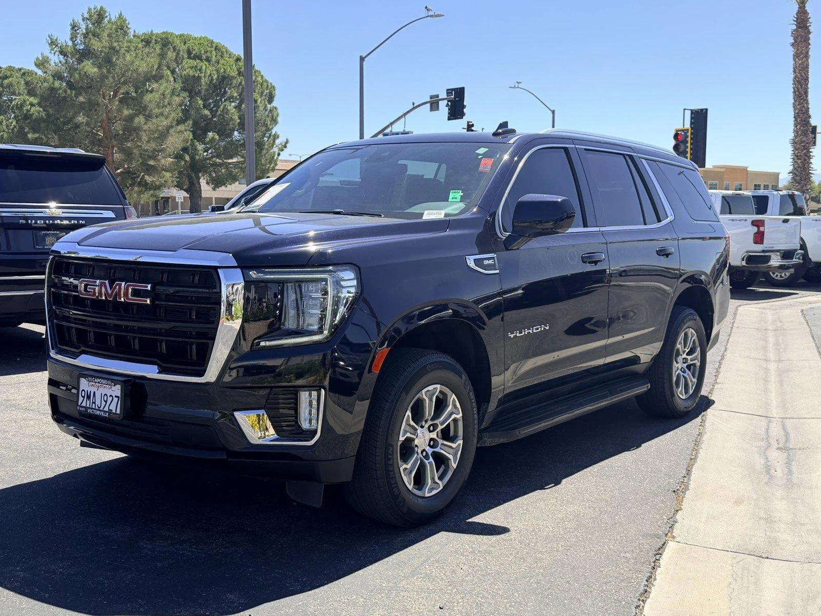 Used 2024 Midnight Blue Metallic GMC SLE image 3