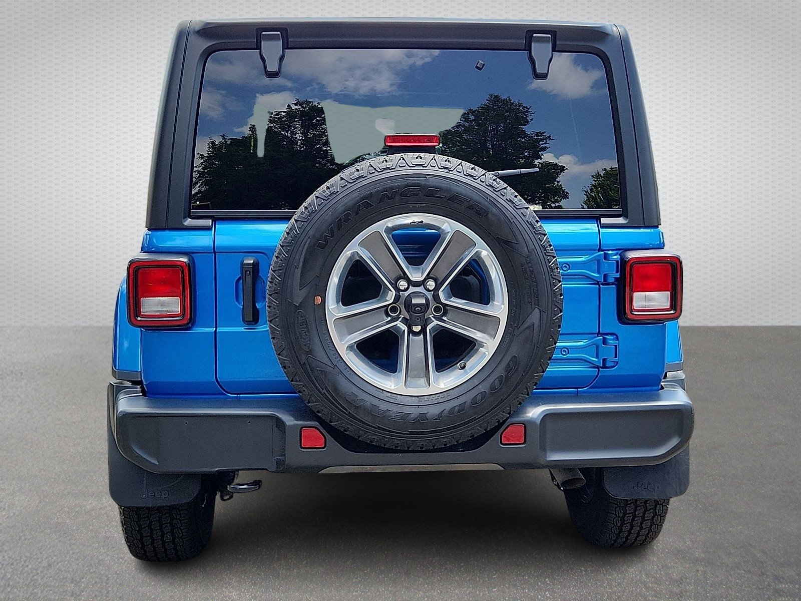 Used 2022 Hydro Blue Pearlcoat - PBJ Jeep Sahara 4x4 image 5