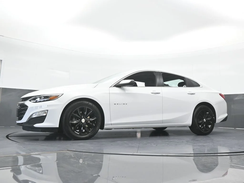 Used 2024 Summit White Chevrolet LT image 52