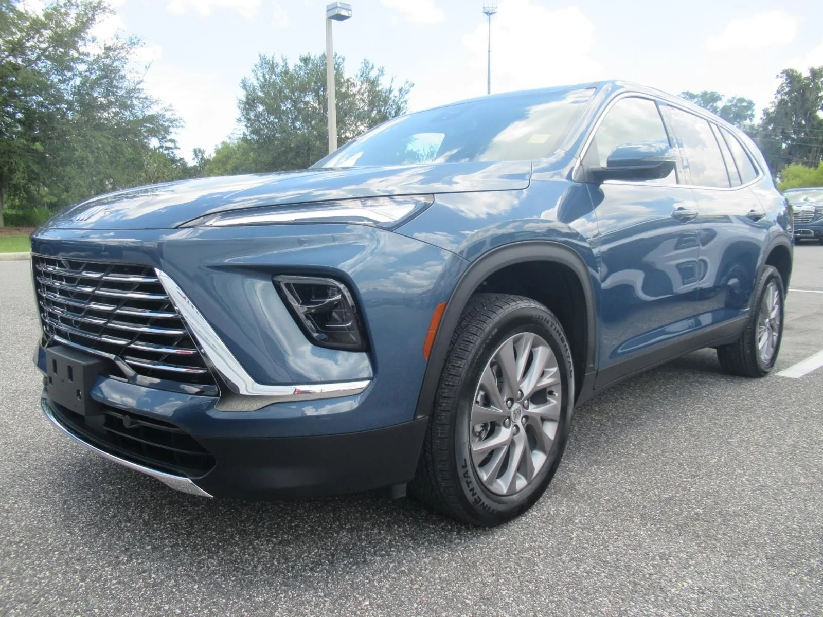 Used 2025 Blue Buick Preferred image 3