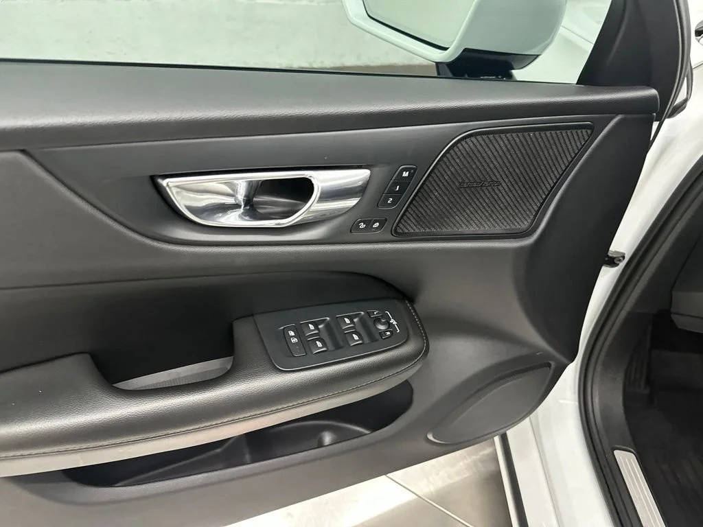 Used 2019 White Volvo T5 Momentum image 14