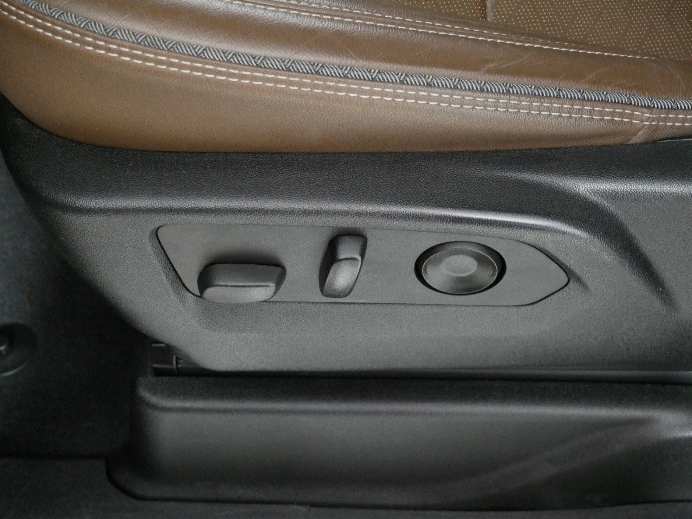 Used 2022 Cherry Red Tintcoat Chevrolet High Country image 20