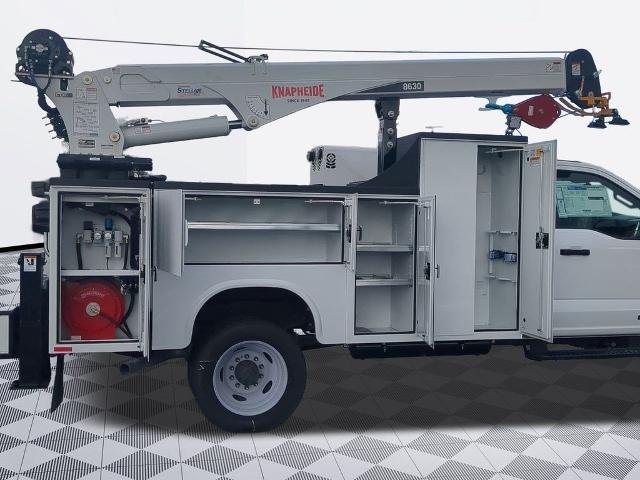 New 2024 Oxford White Ford F-550® XL image 27