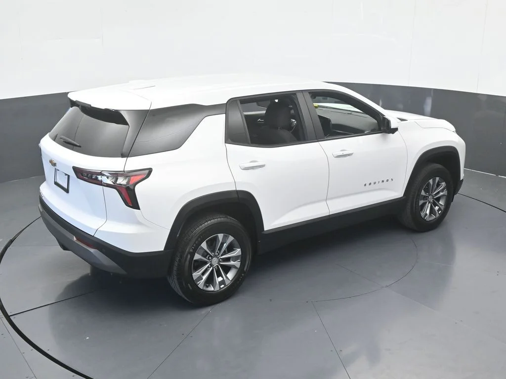 Used 2025 Summit White Chevrolet LT image 55