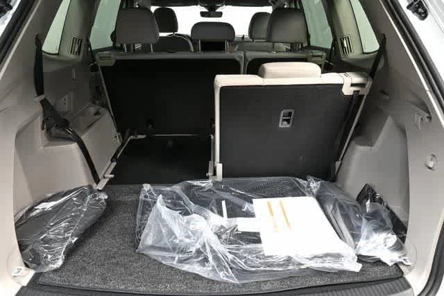 New 2026 Opal White Pearl Volkswagen 2.0T SE image 28