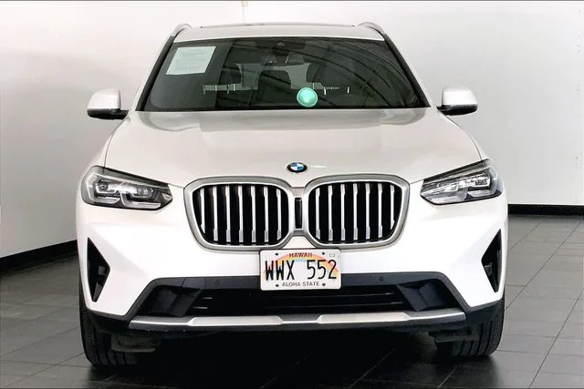 Used 2024 Mineral White Metallic BMW xDrive30i image 3