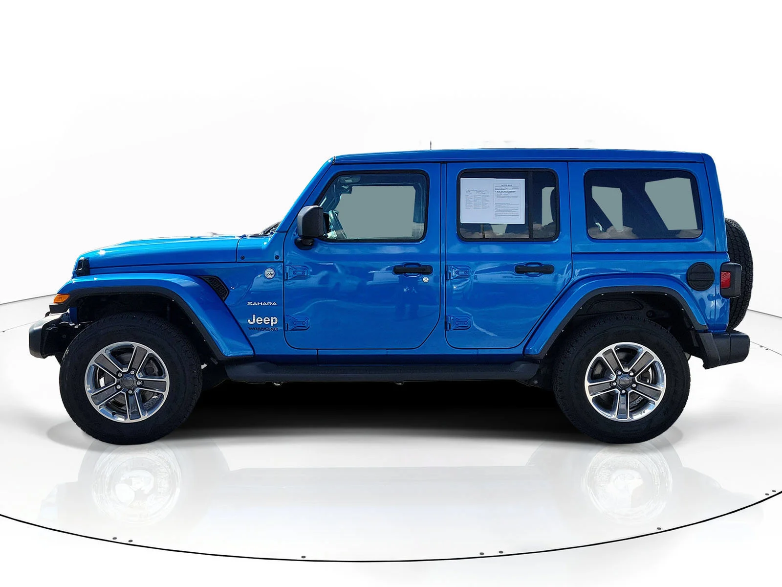 Used 2022 Hydro Blue Pearlcoat Jeep Unlimited Sahara image 4