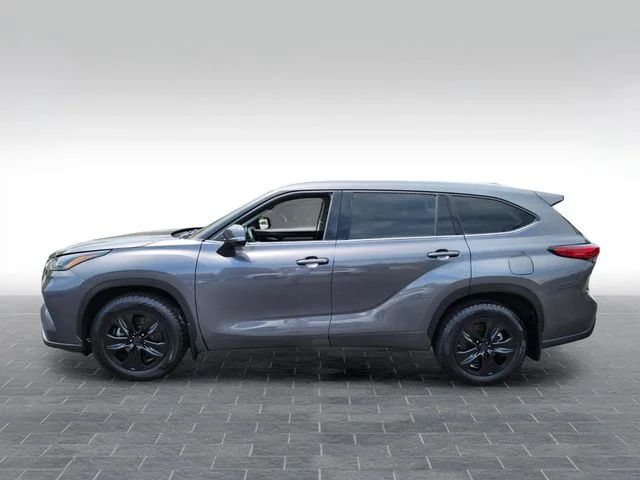 Used 2022 Gray Toyota XLE image 4