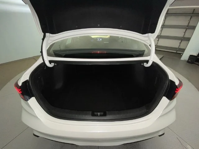 Used 2024 White Kia LXS image 22