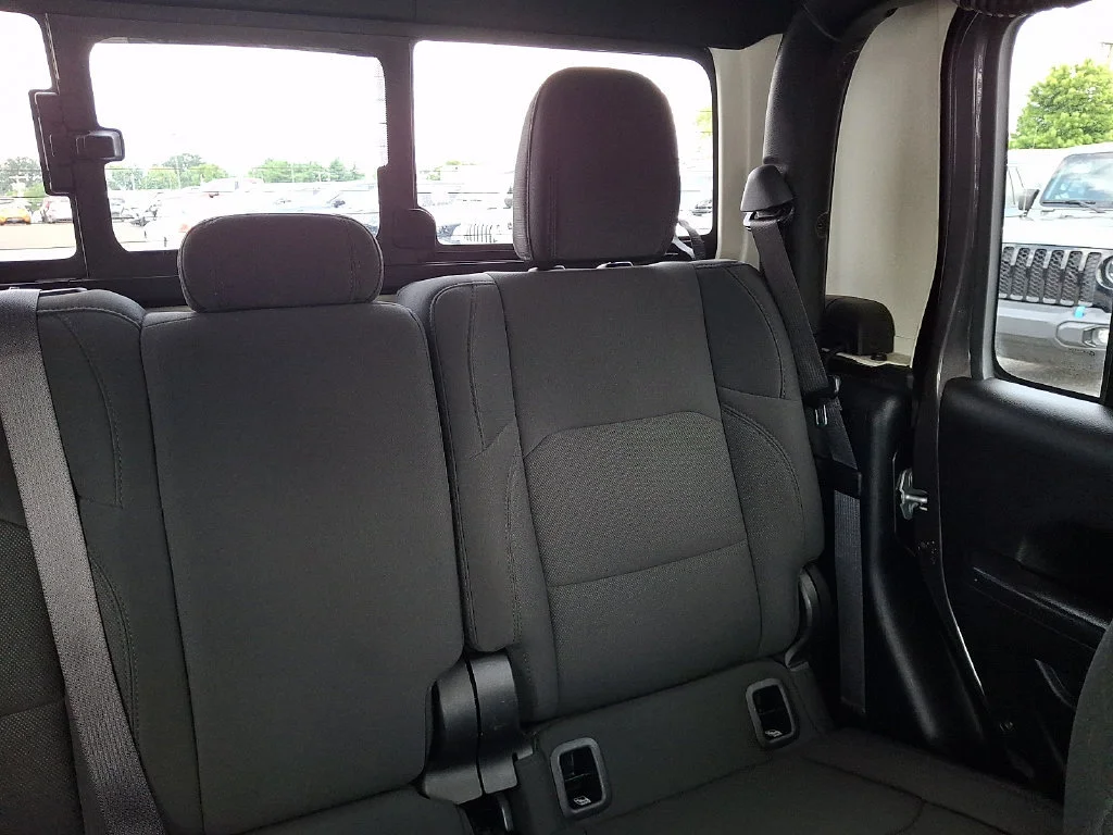 Used 2020 Granite Crystal Metallic Clearcoat Jeep Sport S image 21