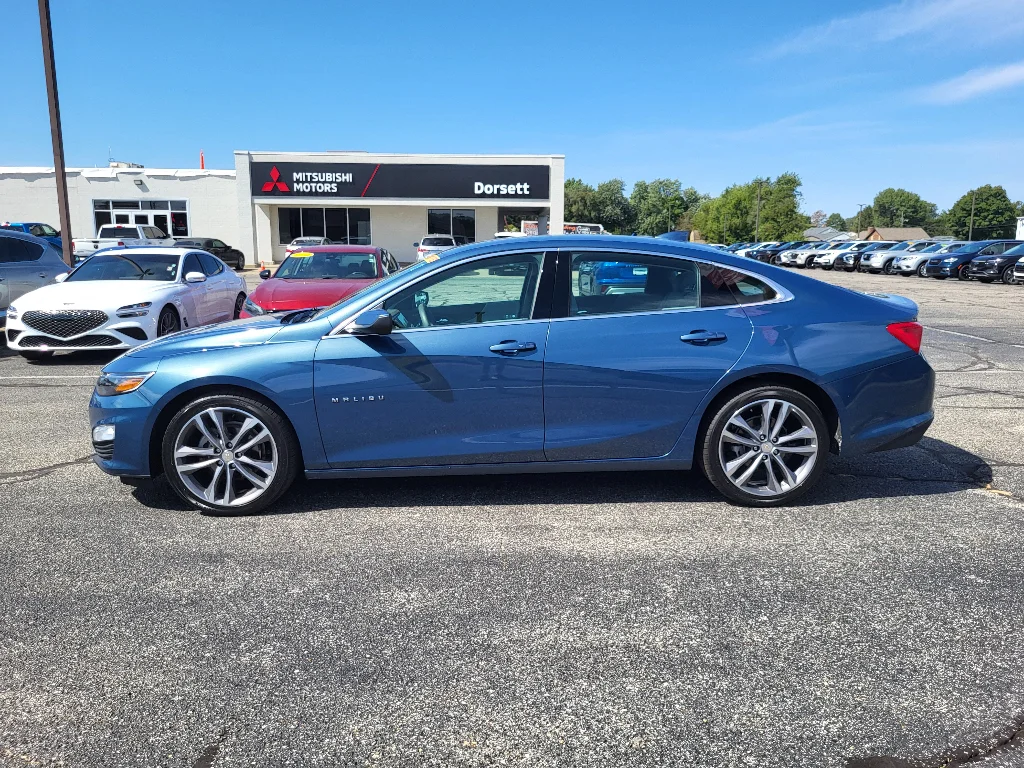 Used 2025 Lakeshore Blue Metallic Chevrolet LT image 9