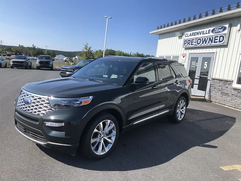 Used 2022 Grey Ford Platinum image 2