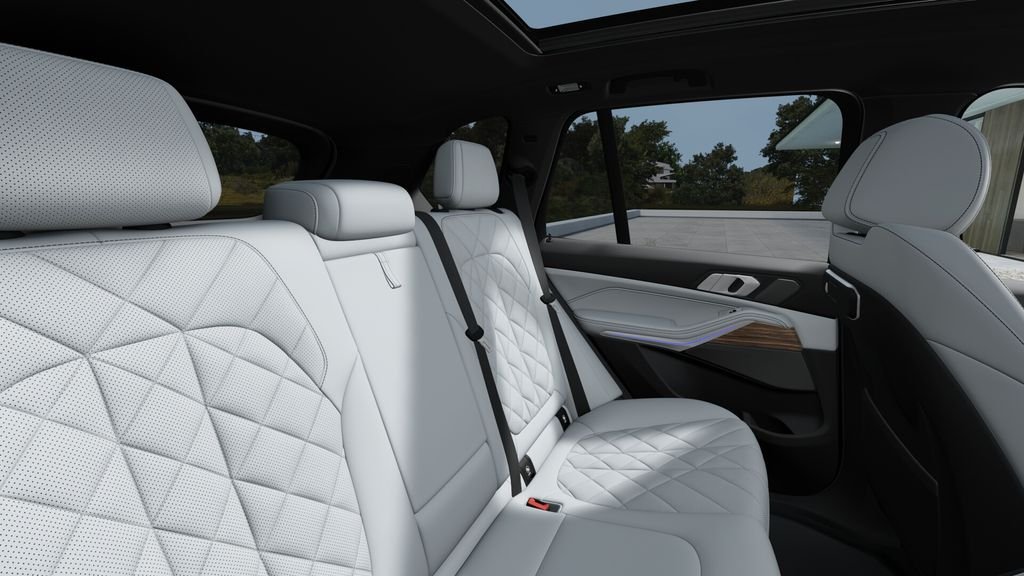 New 2026 Alpine White BMW sDrive40i image 37