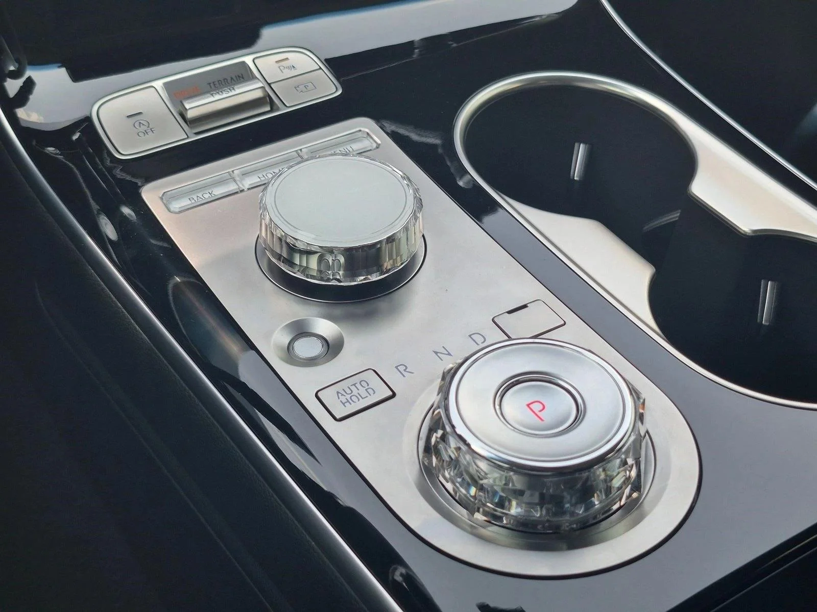 2026 GENESIS GV70 Standard - Photo 15