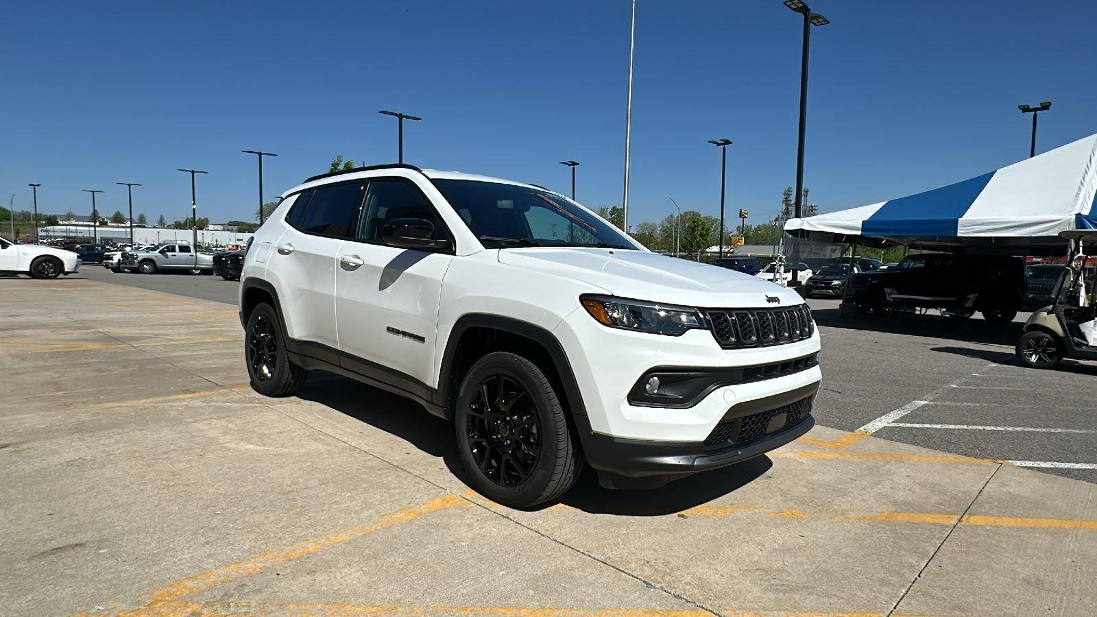 New 2026 Bright White Clear-Coat Exterior Paint Jeep Latitude Altitude image 5