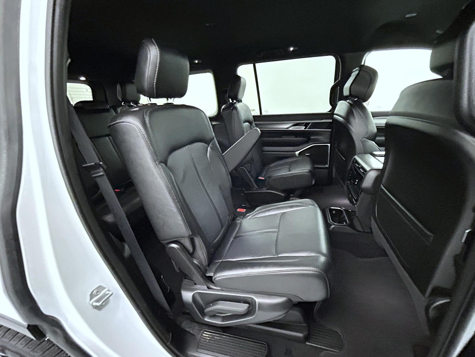 Used 2025 White Jeep Series II image 18