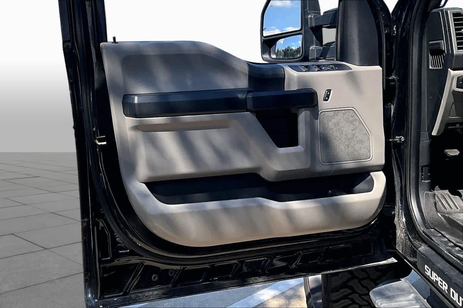 Used 2018 Shadow Black Ford XL image 20
