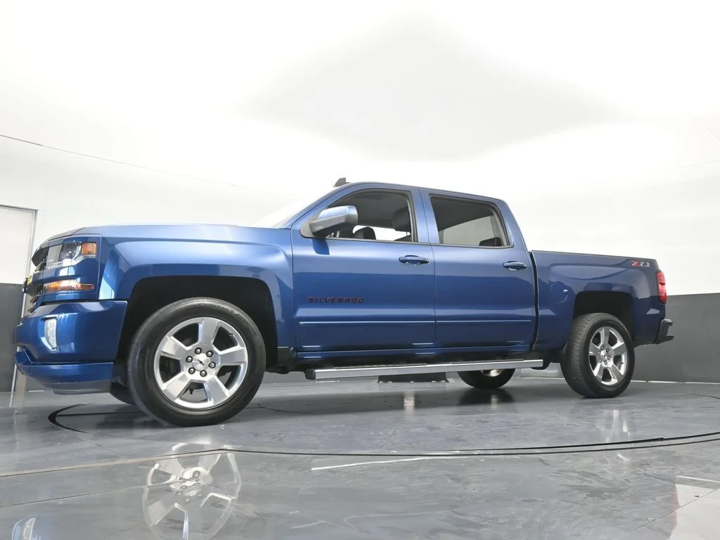 Used 2016 Deep Ocean Blue Metallic Chevrolet LT image 42