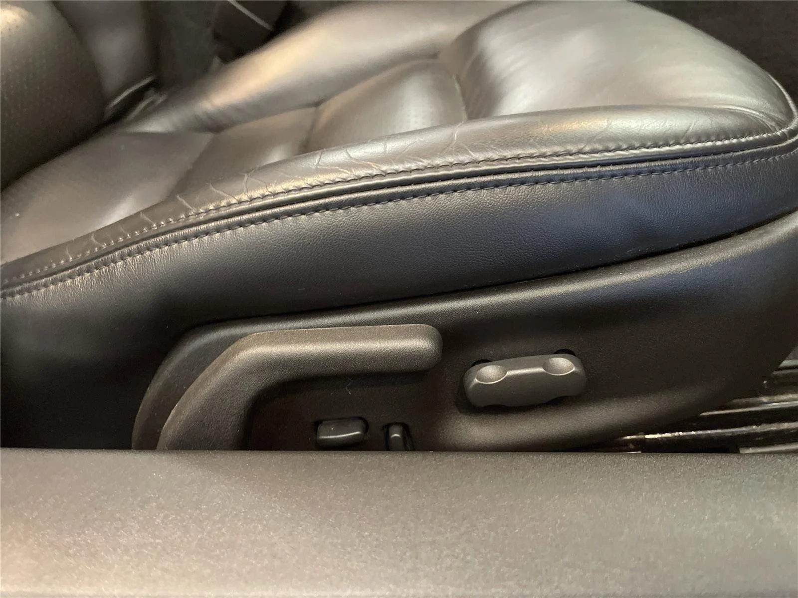 Used 2006 Machine Silver Metallic Chevrolet 2DR CONV image 37