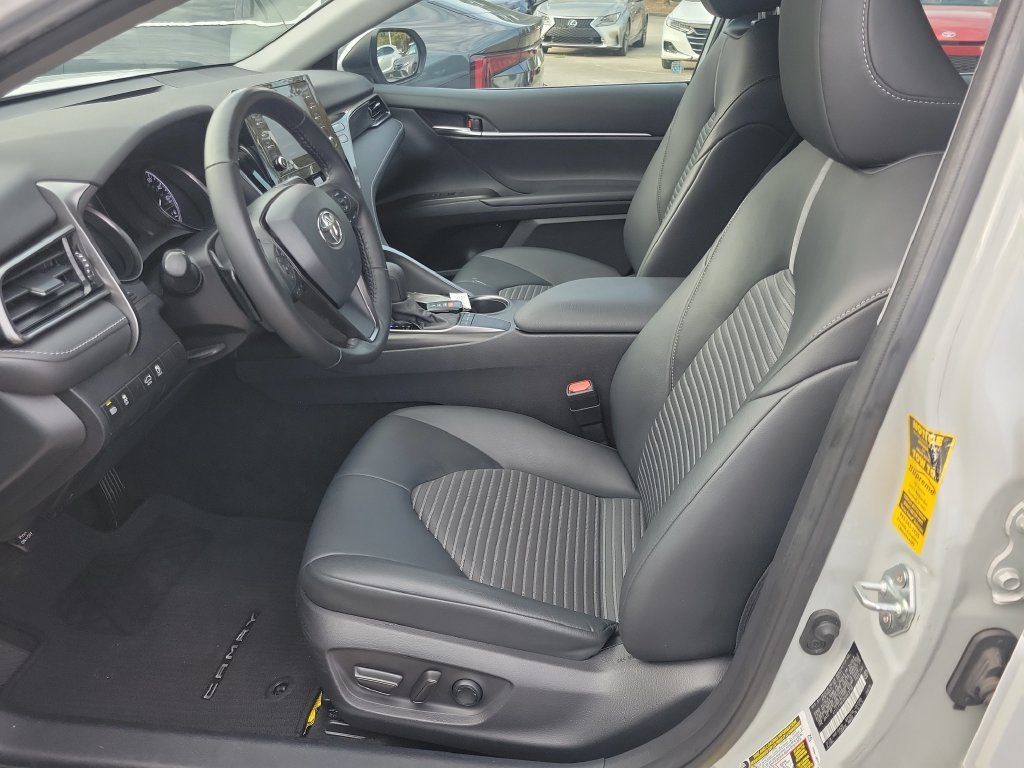 Used 2022 White Toyota SE image 15