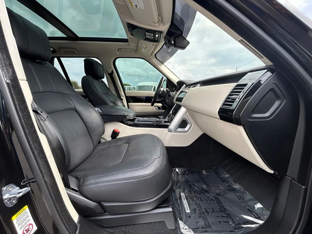 Used 2020 Santorini Black Land Rover HSE image 23