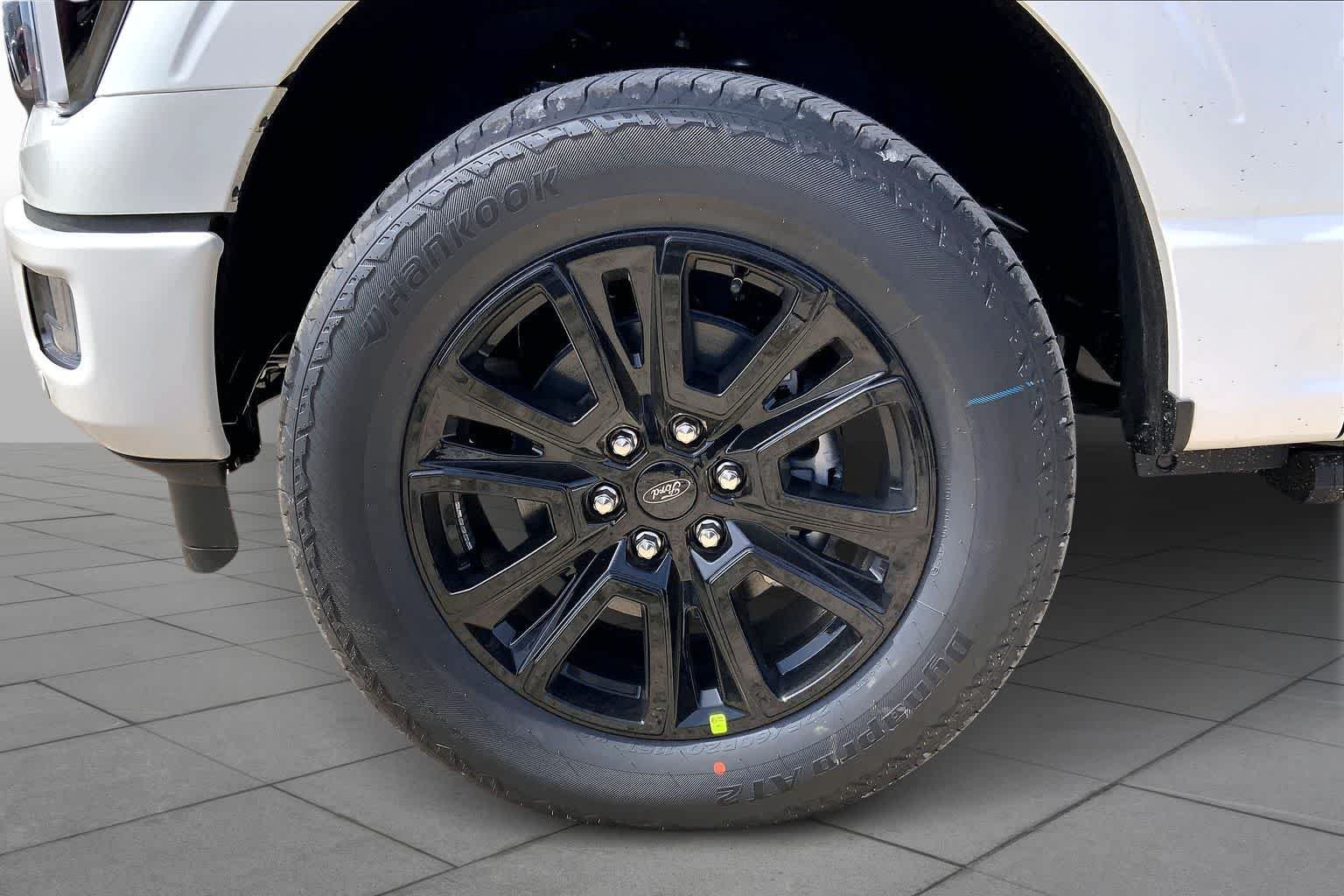 New 2026 Star White Metallic Tri-Coat Ford Platinum® image 9