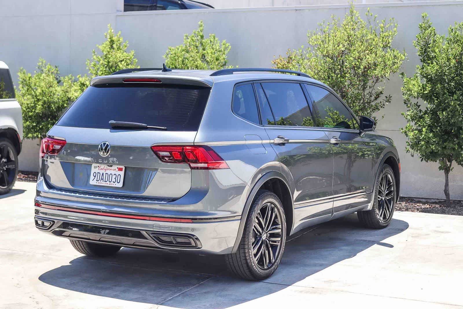 Used 2022 Platinum Gray Metallic Volkswagen SE R-Line Black image 6
