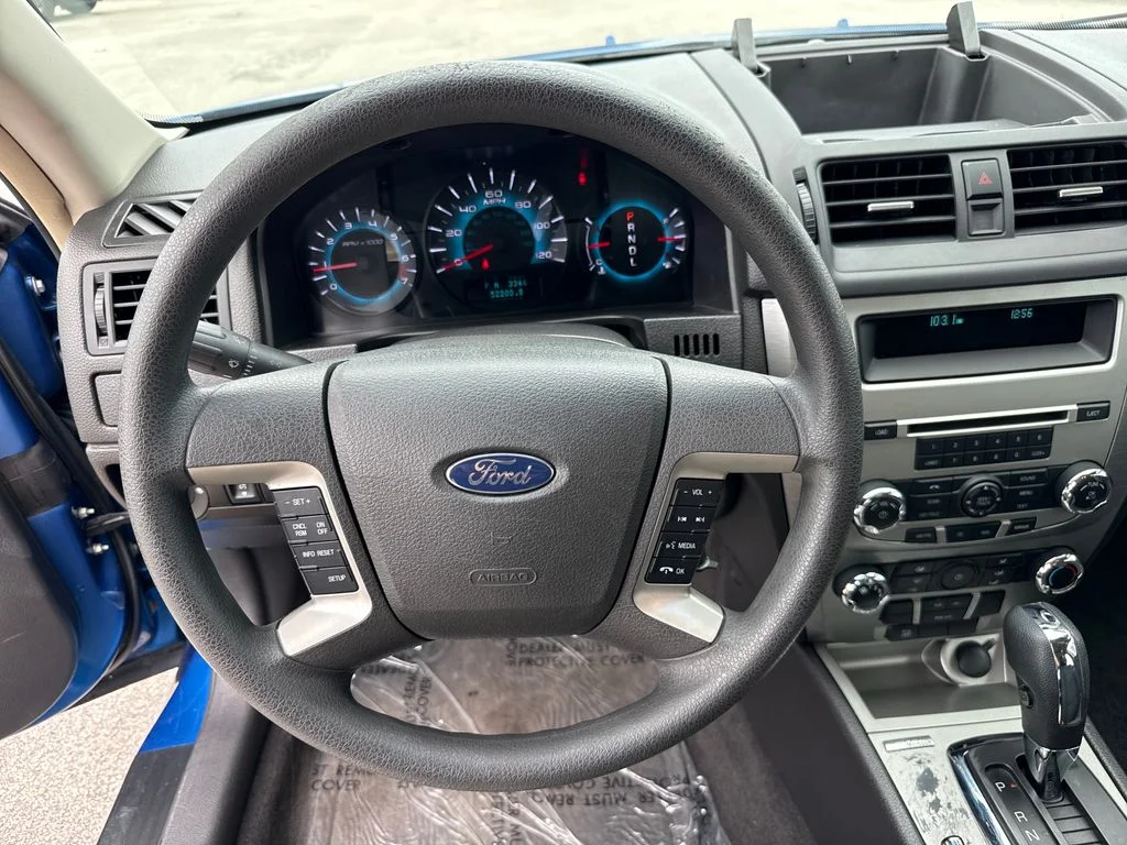 Used 2012 Blue Ford SE image 15