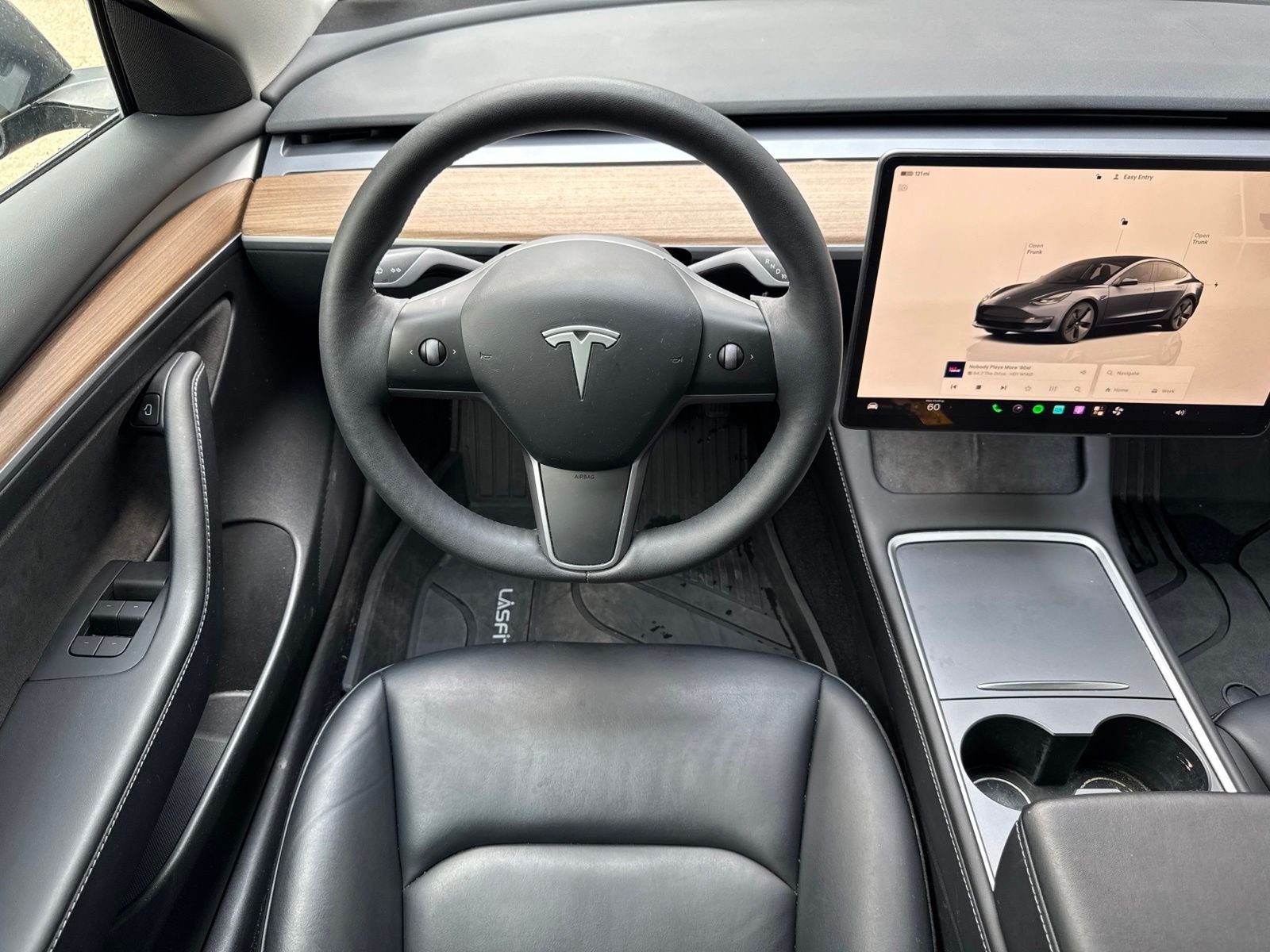 Used 2023  Tesla Base image 29