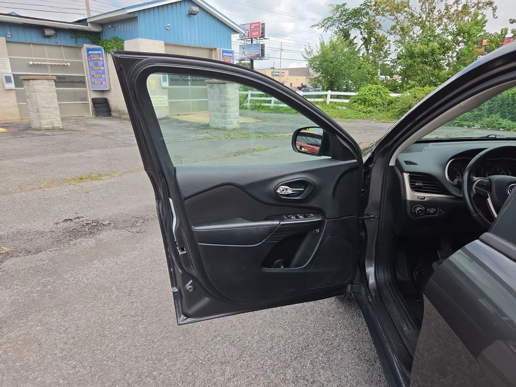Used 2014 Gray Jeep Latitude image 18