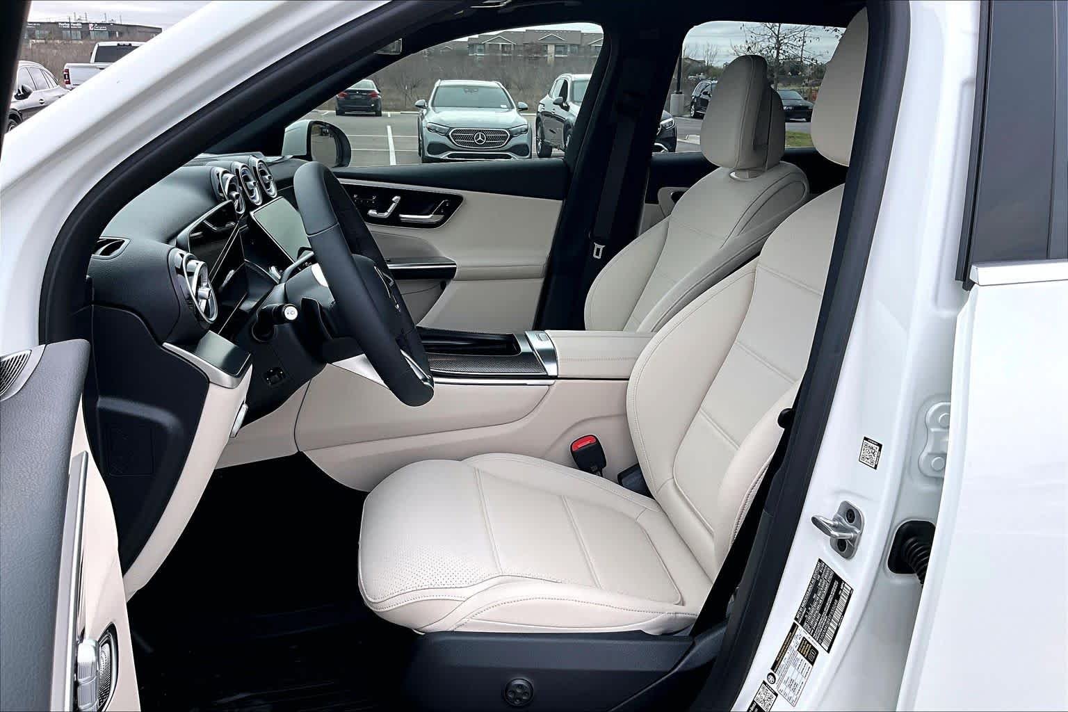 New 2026 Polar White Mercedes-Benz GLC 300 image 9