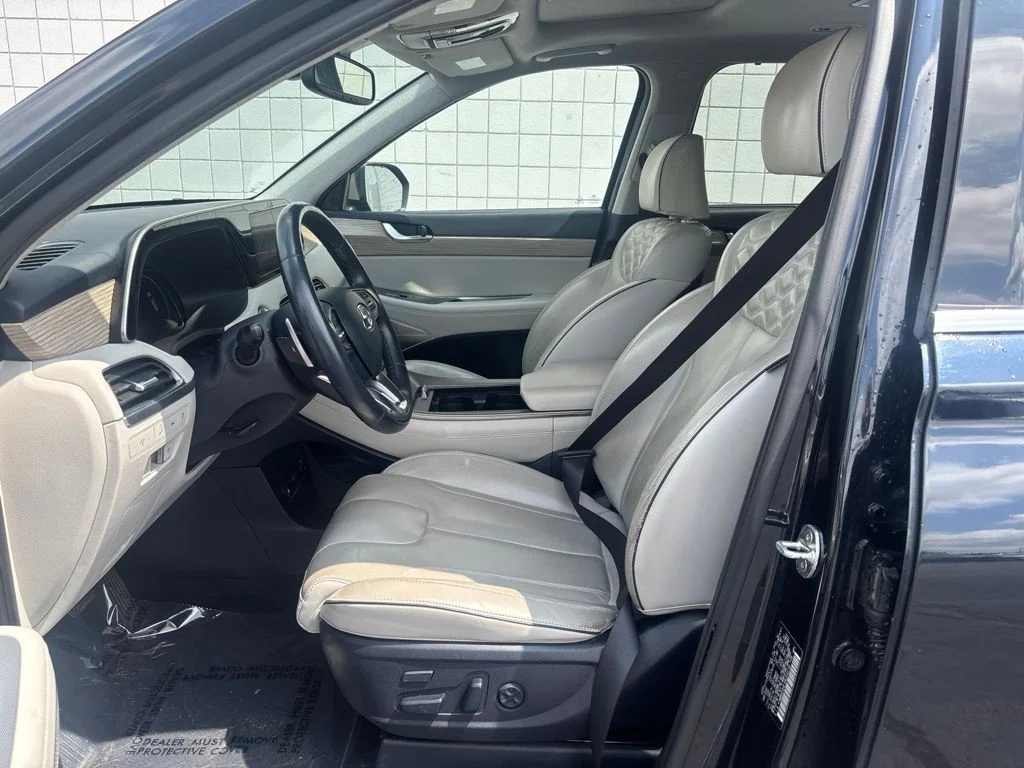 Used 2021 White Hyundai Limited image 3