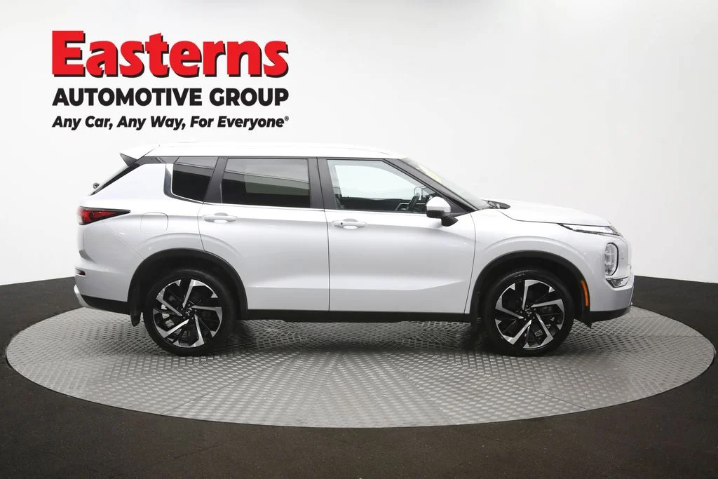 Used 2024 White Mitsubishi SE image 44
