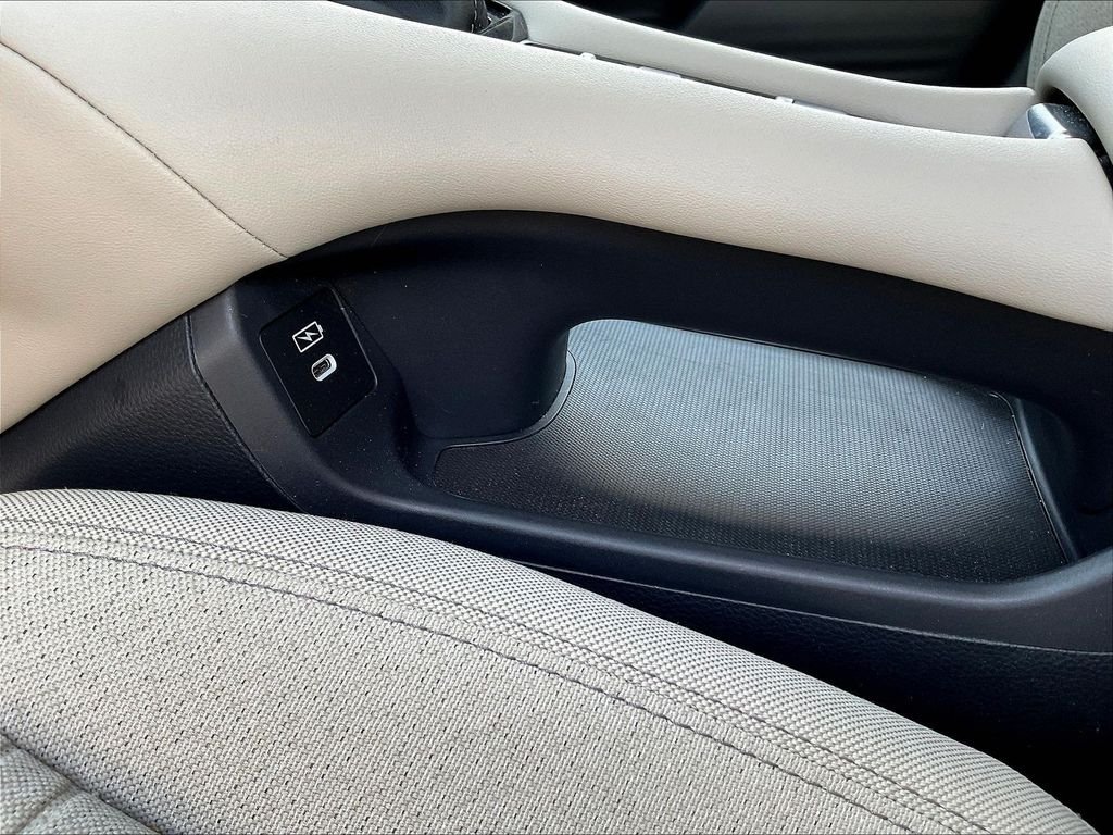 Used 2024 White Honda LX image 16