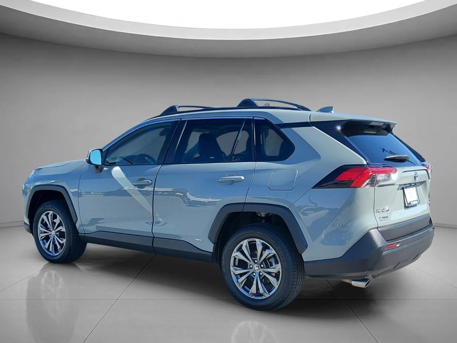 Used 2022 Lunar Rock Toyota XLE Premium image 3