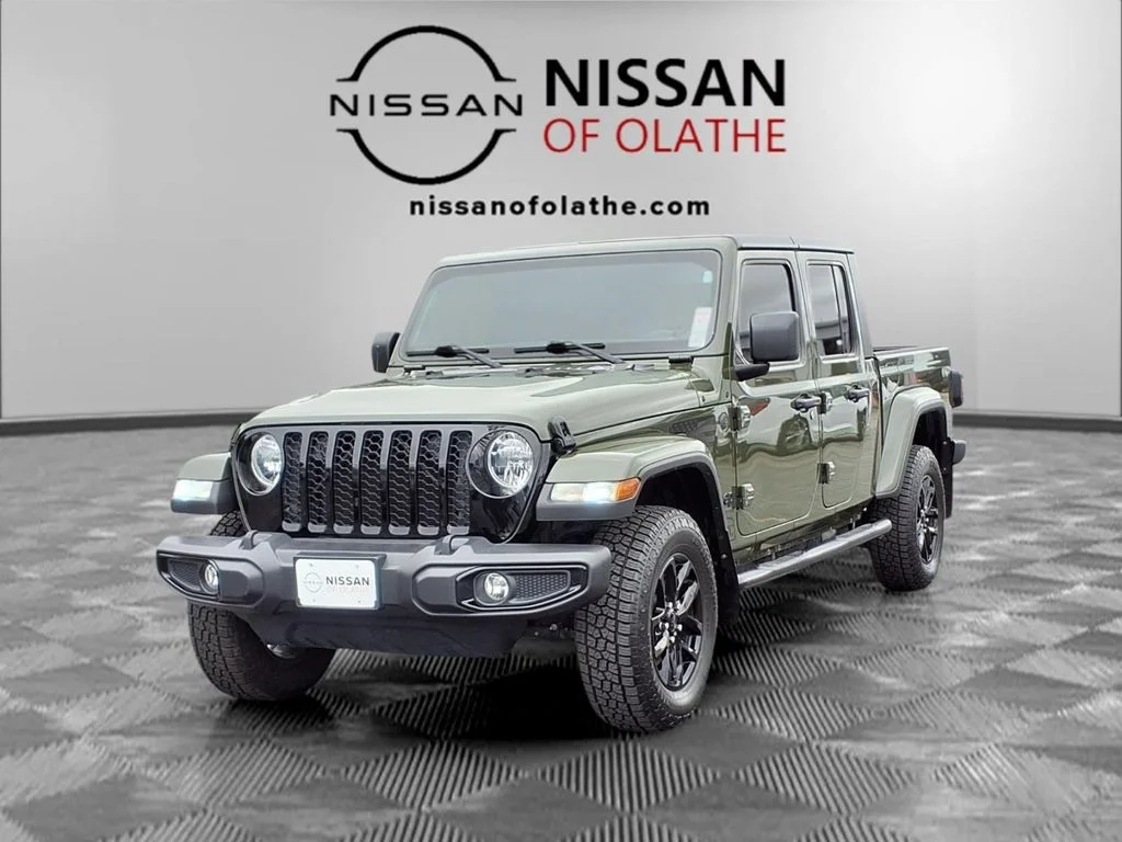 Used 2022 Green Jeep Sport image 1
