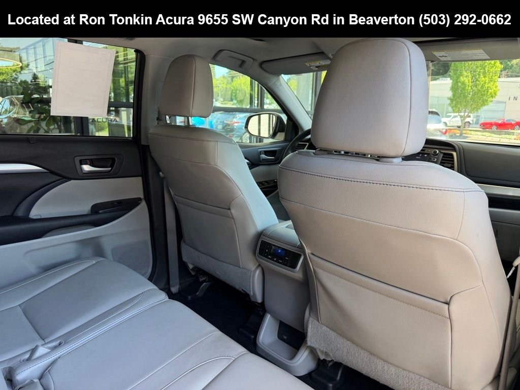 Used 2016 Blizzard Pearl Toyota XLE V6 image 29