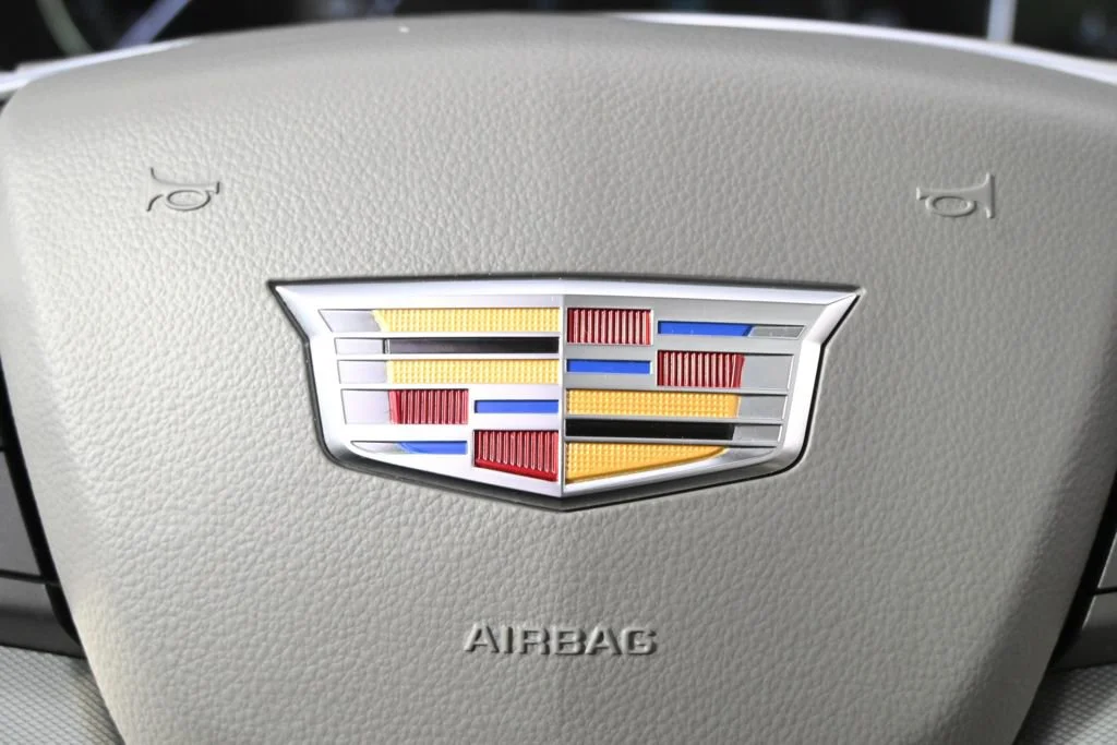 New 2025 Crystal White Tricoat Cadillac Premium Luxury image 37