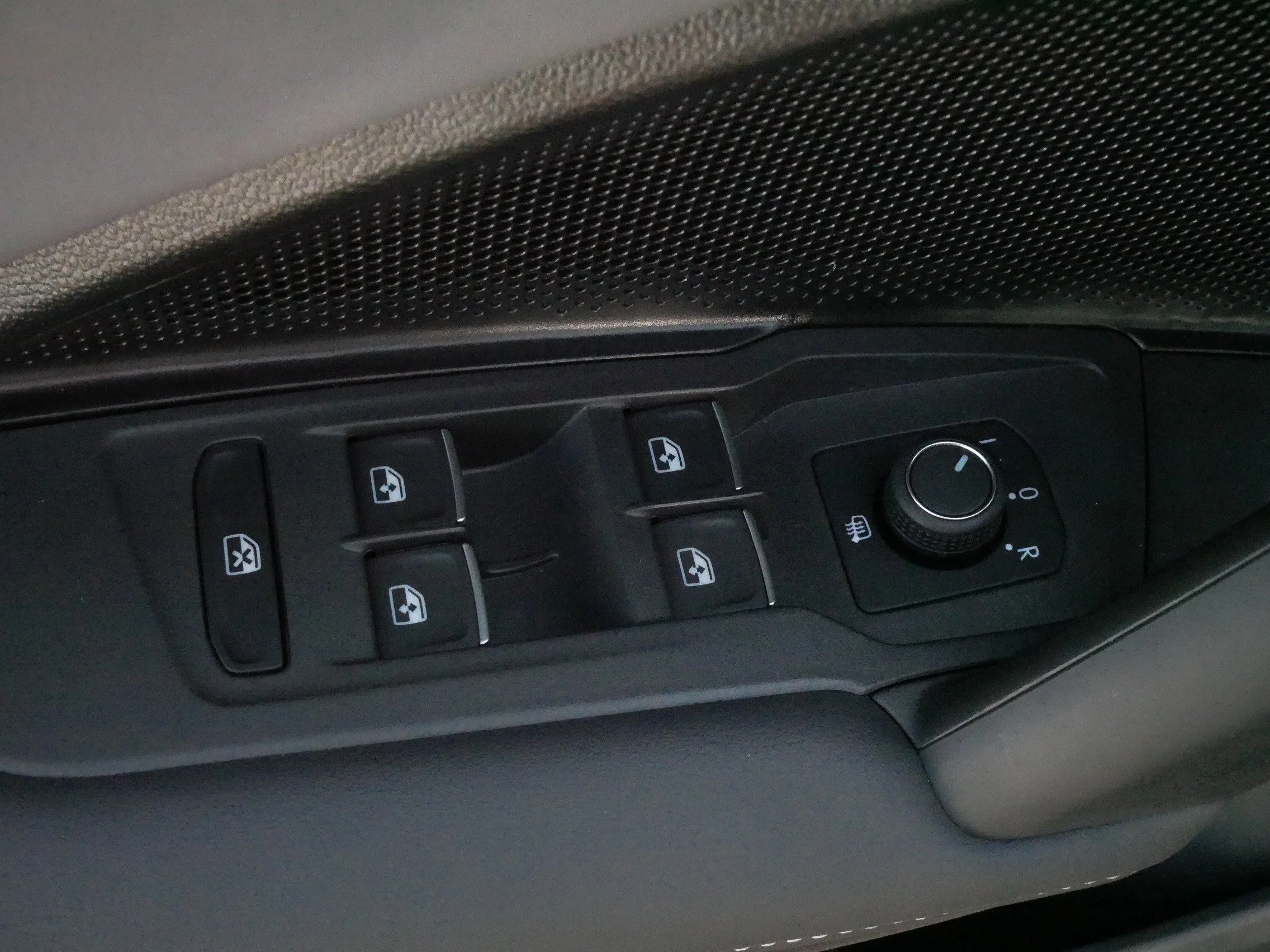 Used 2025 Platinum Gray Metallic Volkswagen SE R-Line Black image 19