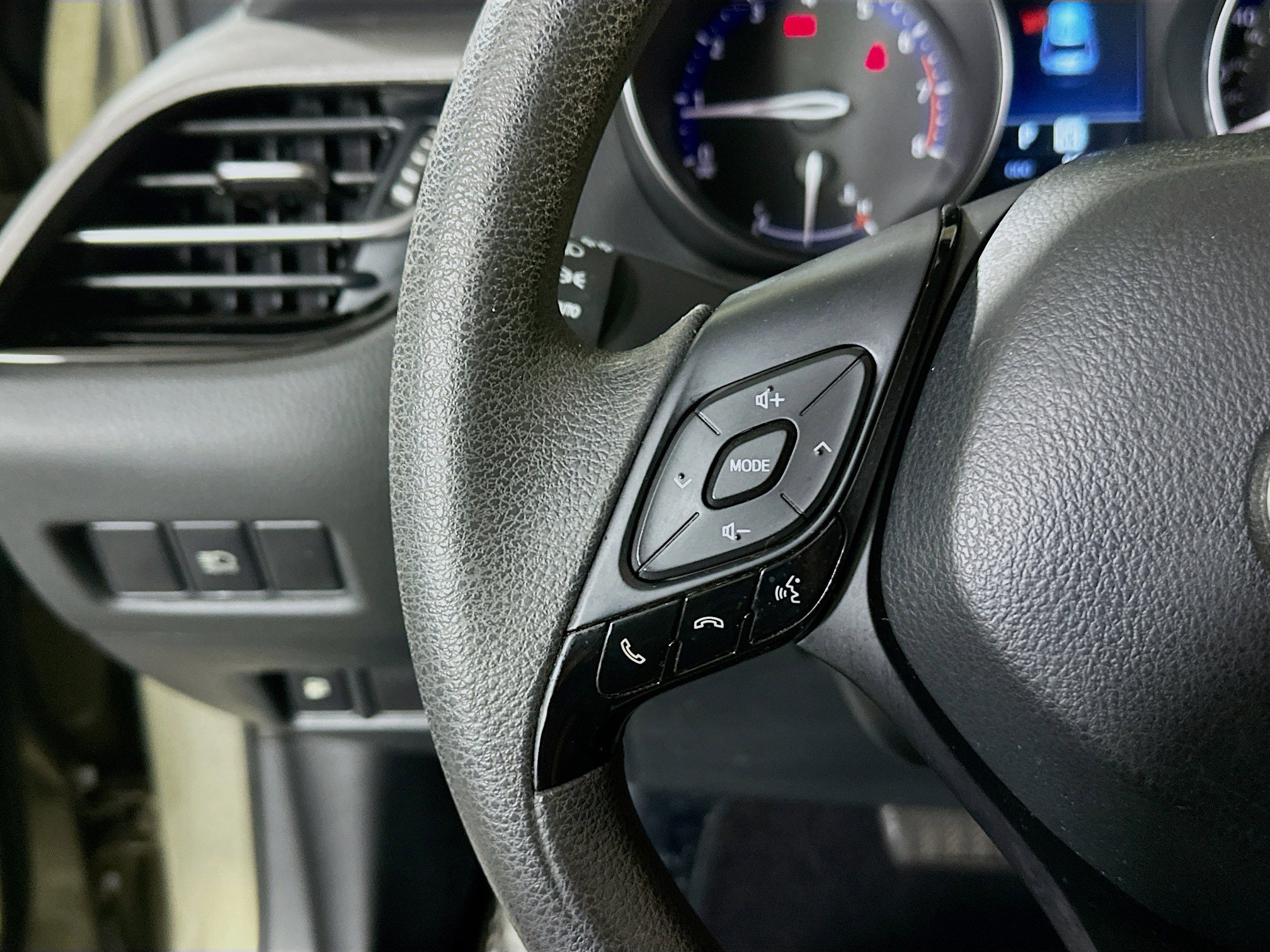 Used 2021 Bronze Toyota LE image 16
