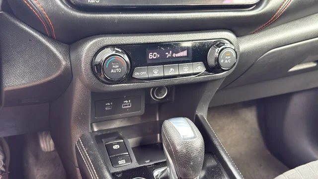 Used 2022 Gray Nissan SR image 21